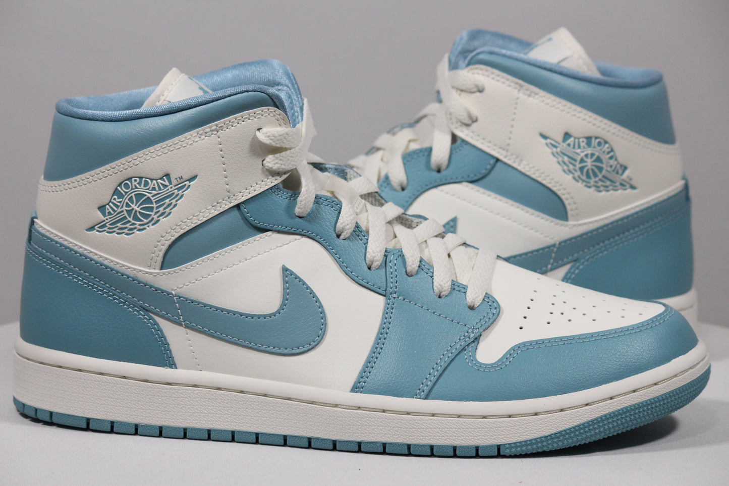 WMNS AIR JORDAN 1 MID "UNC" Size 11.5W/10M