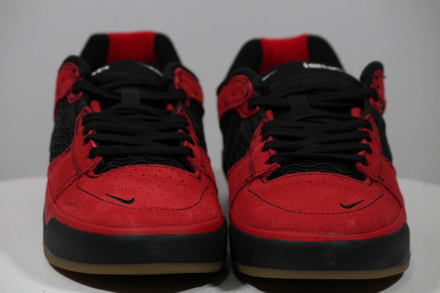 NIKE SB ISHOD "Varsity Red" SIZE 8M/9.5W