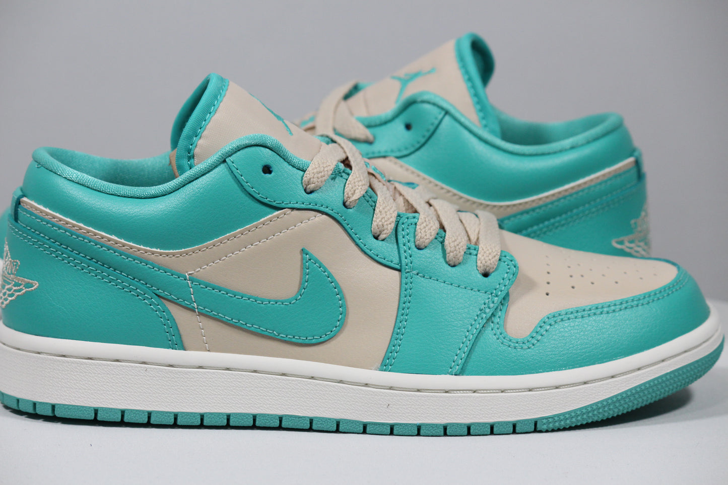 WMNS AIR JORDAN 1 LOW "Tropical Teal" SIZE 8.5W (SANDDRIFT)