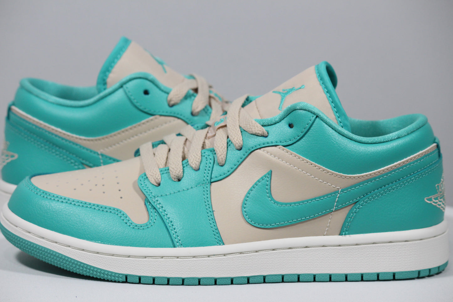 WMNS AIR JORDAN 1 LOW "Tropical Teal" SIZE 8.5W (SANDDRIFT)