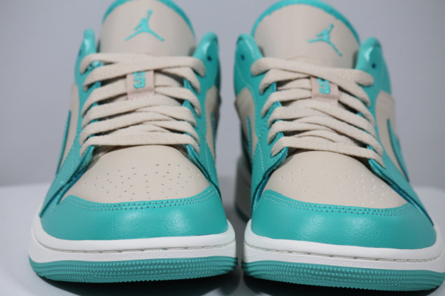 WMNS AIR JORDAN 1 LOW "Tropical Teal" SIZE 8.5W (SANDDRIFT)