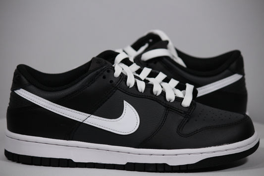 NIKE DUNK LOW (GS) (BLACK/White) SIZE 7