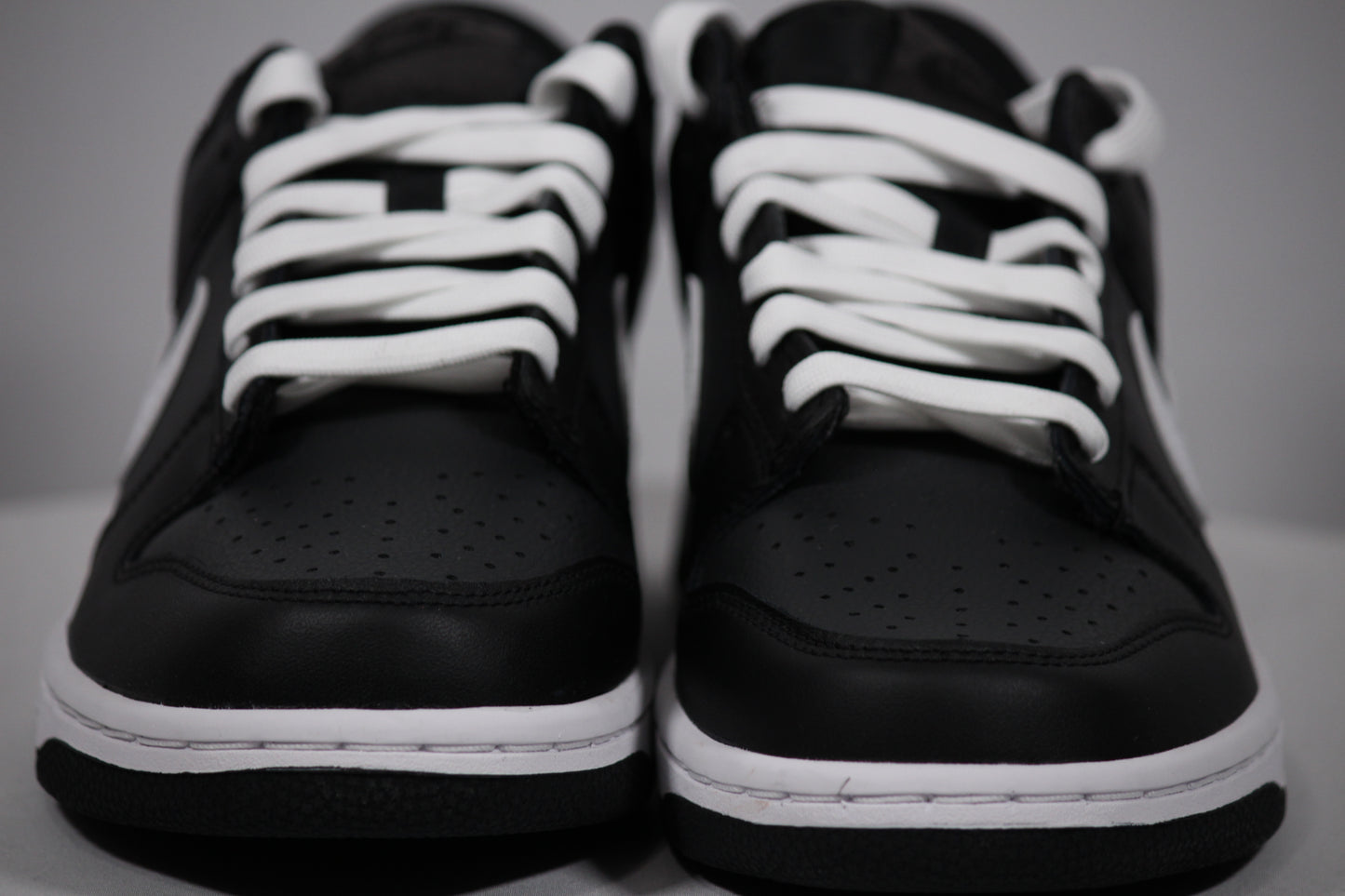 NIKE DUNK LOW (GS) (BLACK/White) SIZE 7