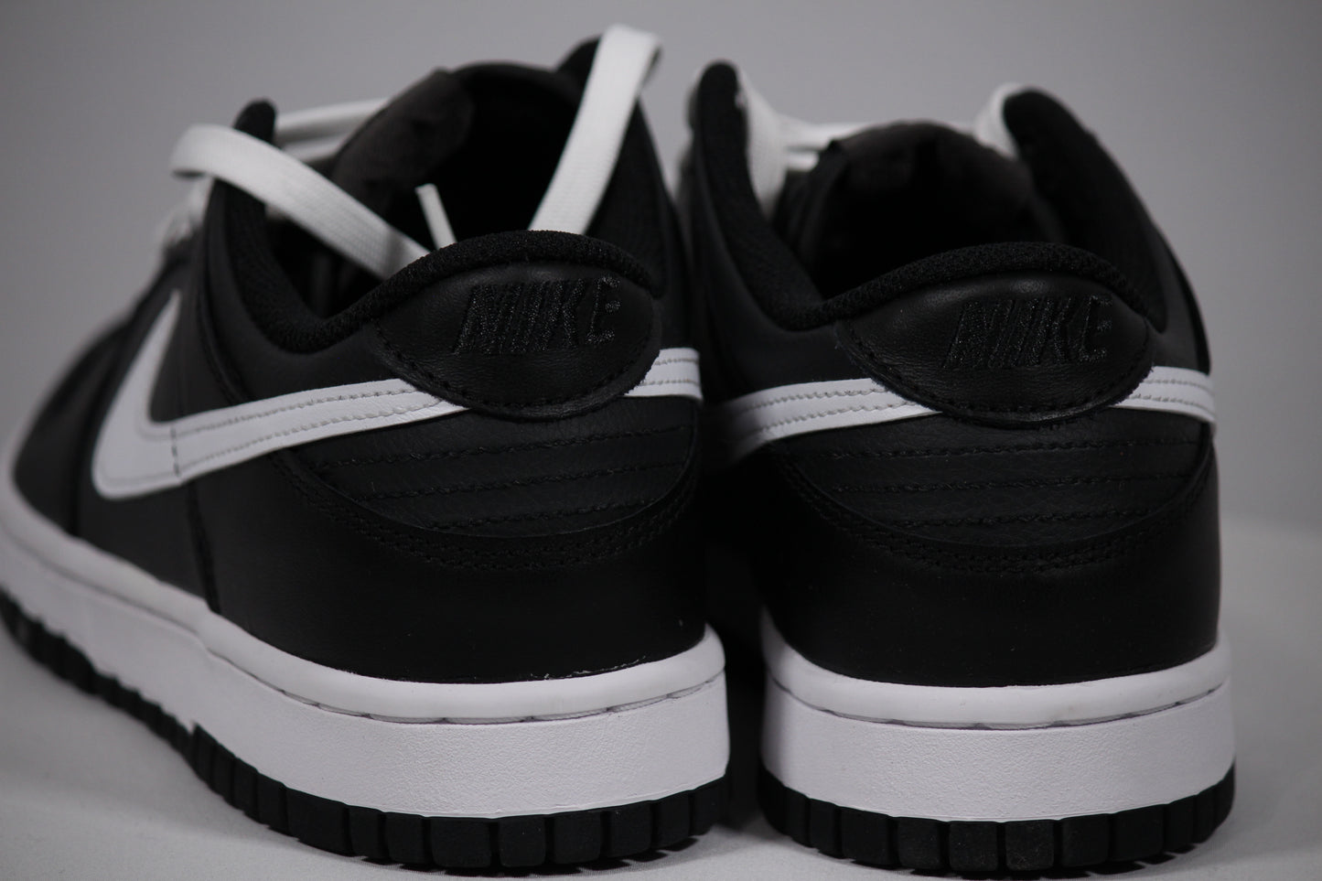 NIKE DUNK LOW (GS) (BLACK/White) SIZE 7