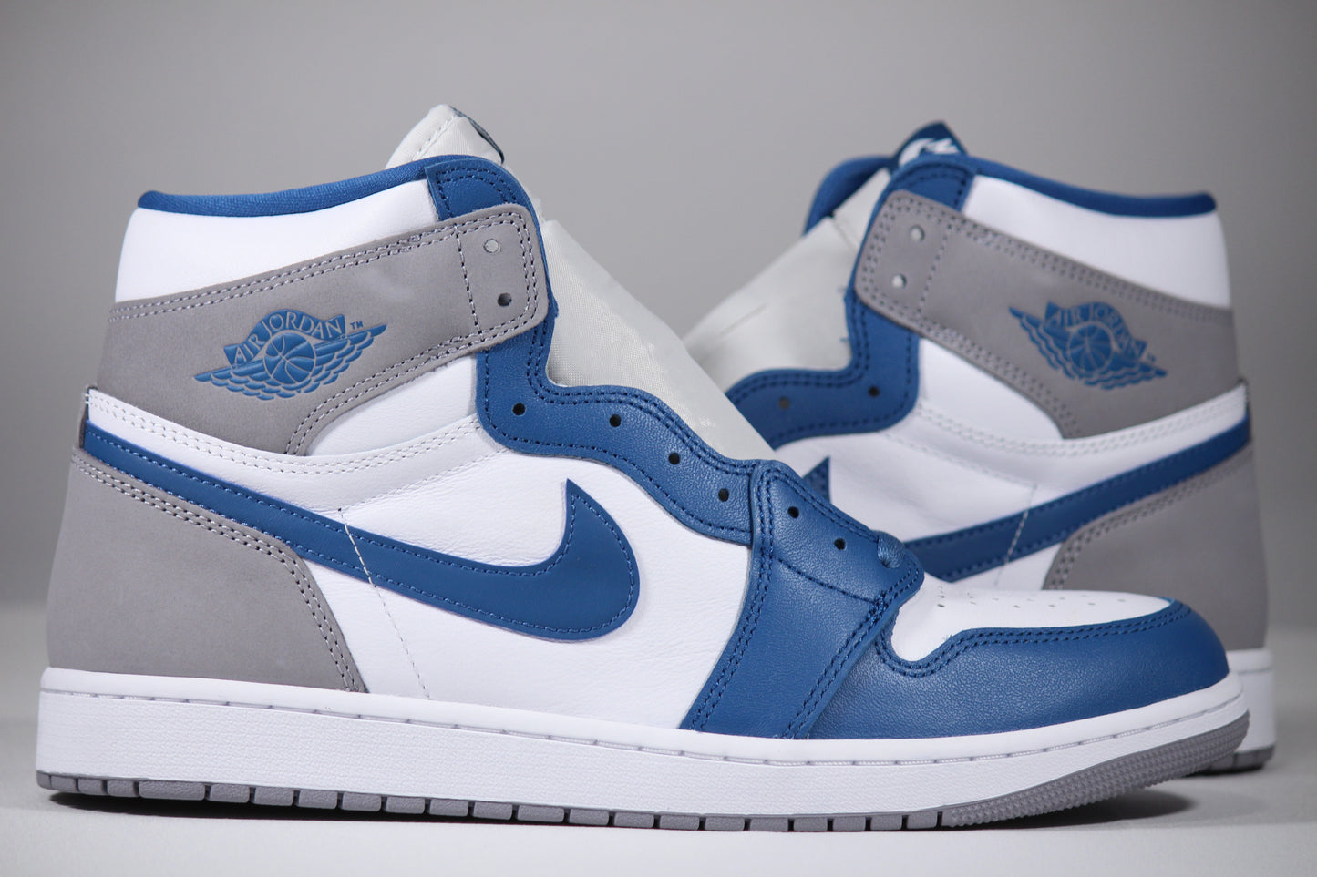 AIR JORDAN 1 RETRO HIGH OG "True Blue"