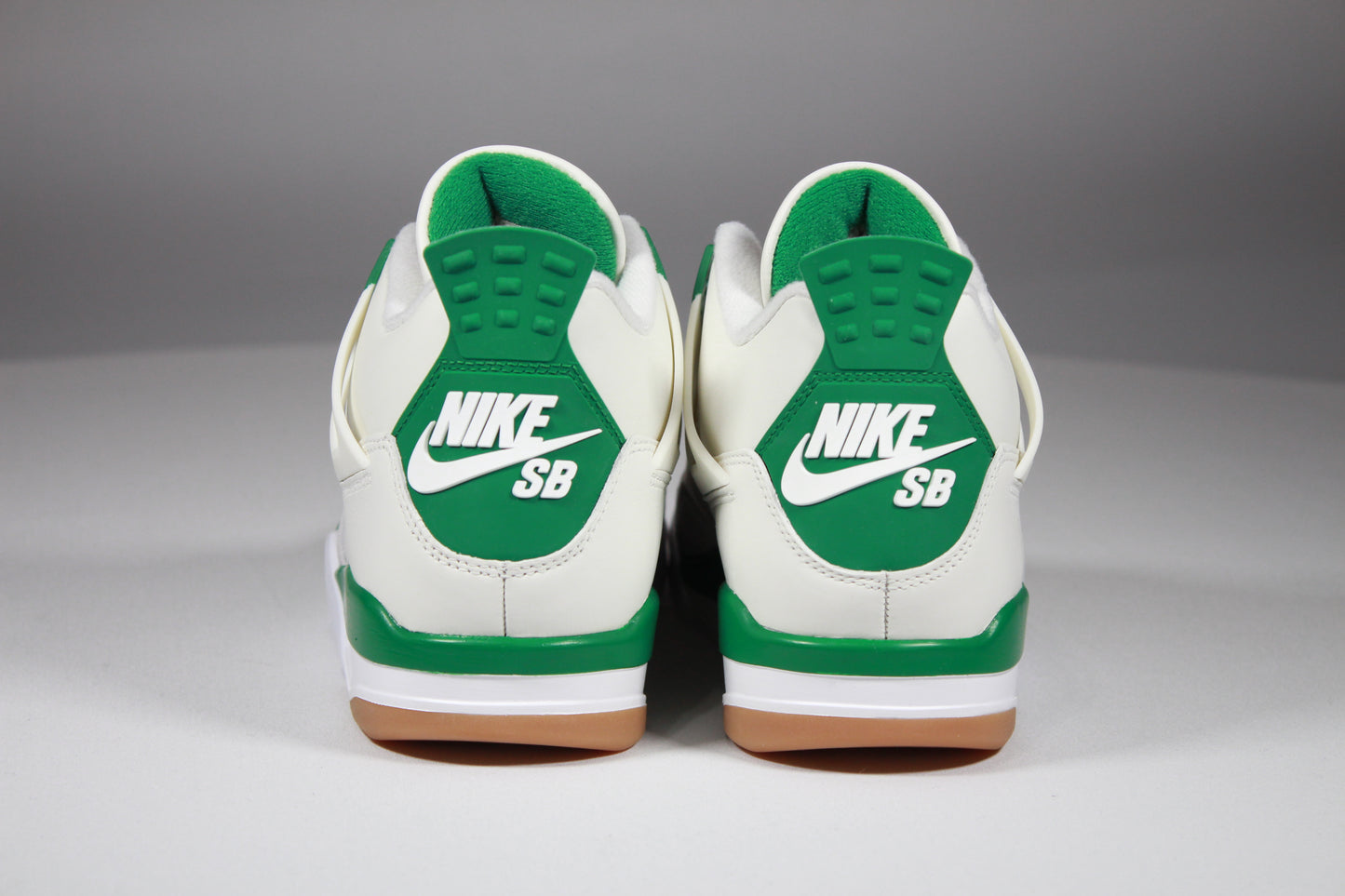 AIR JORDAN 4 RETRO SB "Pine Green"